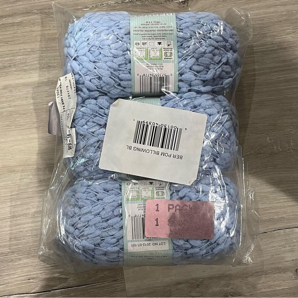 NWT Set of 3 Skeins Bernat Baby Pom Pom Yarn (Billowing Blue) Super Bulky #6 - Picture 4 of 10